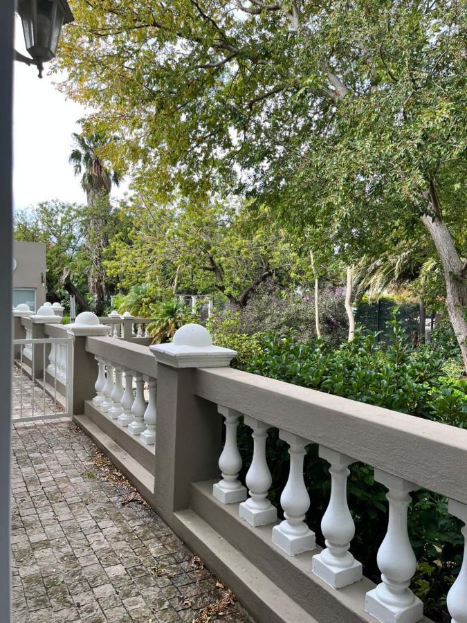 Somerset West Garden Apartments 1 מראה חיצוני תמונה