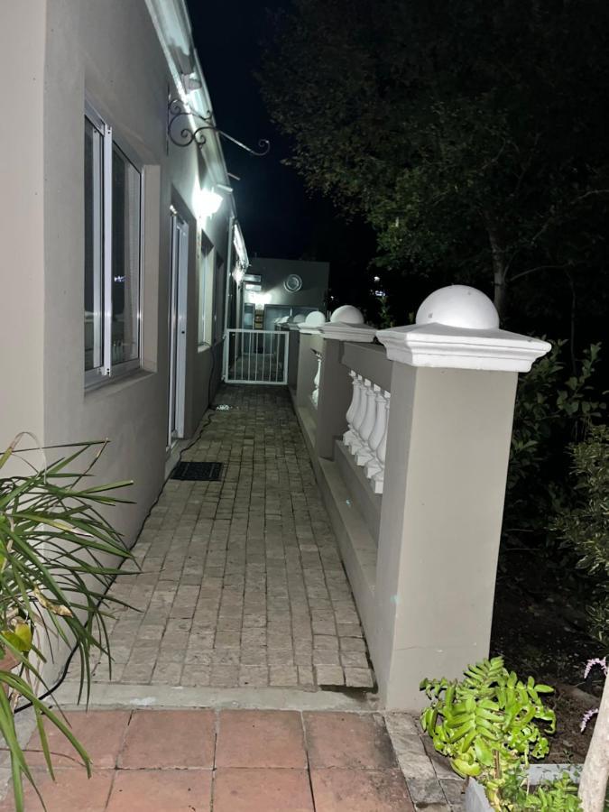 Somerset West Garden Apartments 1 מראה חיצוני תמונה