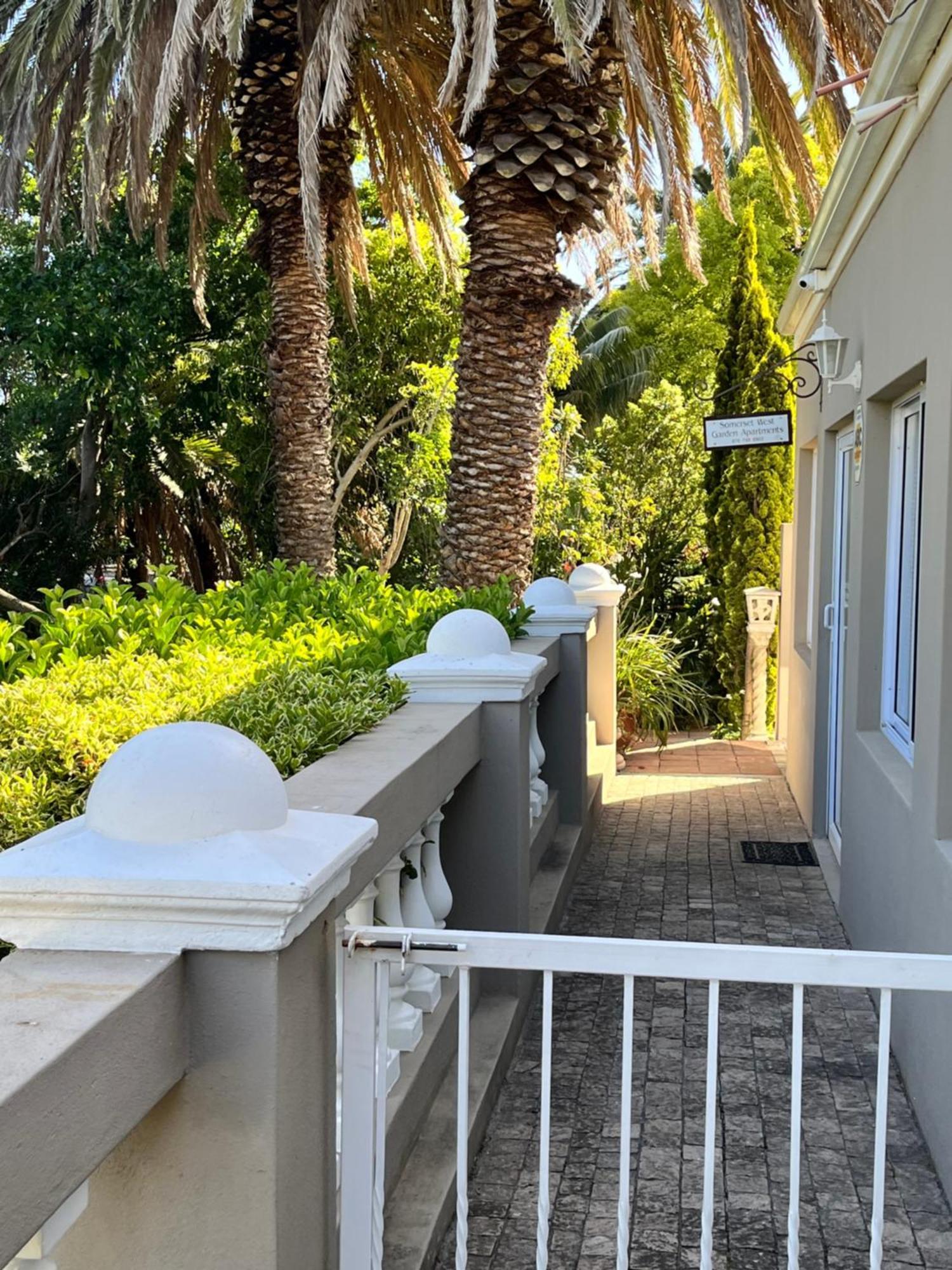 Somerset West Garden Apartments 1 מראה חיצוני תמונה